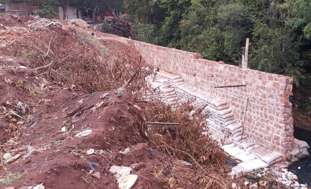 Lambaré: Fiscalización de la construcción de muro en cauce hídrico