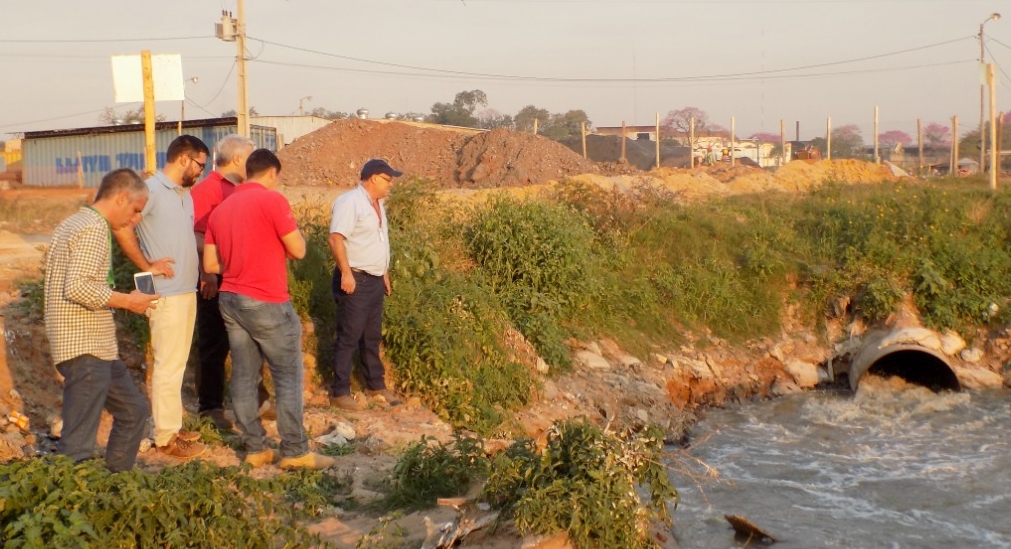 Fiscalizan e intervienen empresas en zonas del arroyo Mburicao