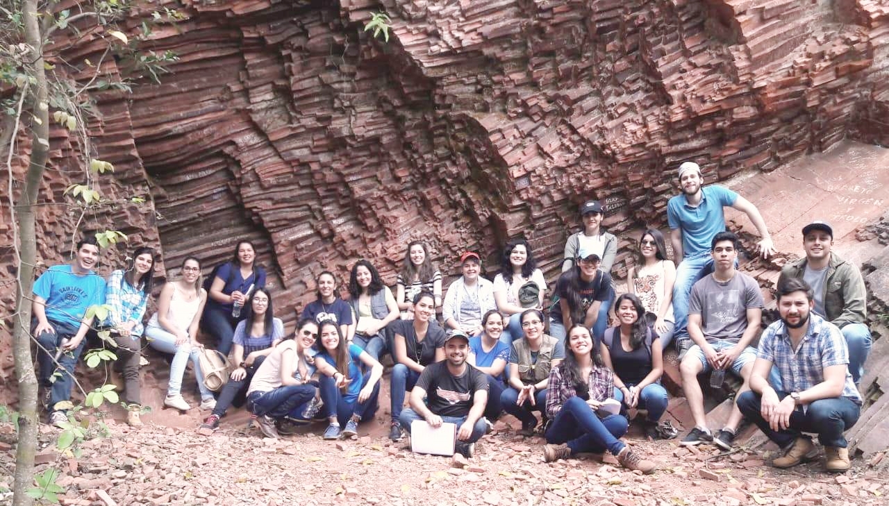 Aregua: Cientos de personas visitan el “Monumento natural de cerros Kôi y Chororî”