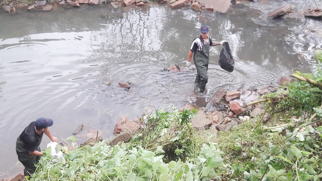MADES y municipio prosiguen con trabajos de limpieza del Arroyo Lambaré