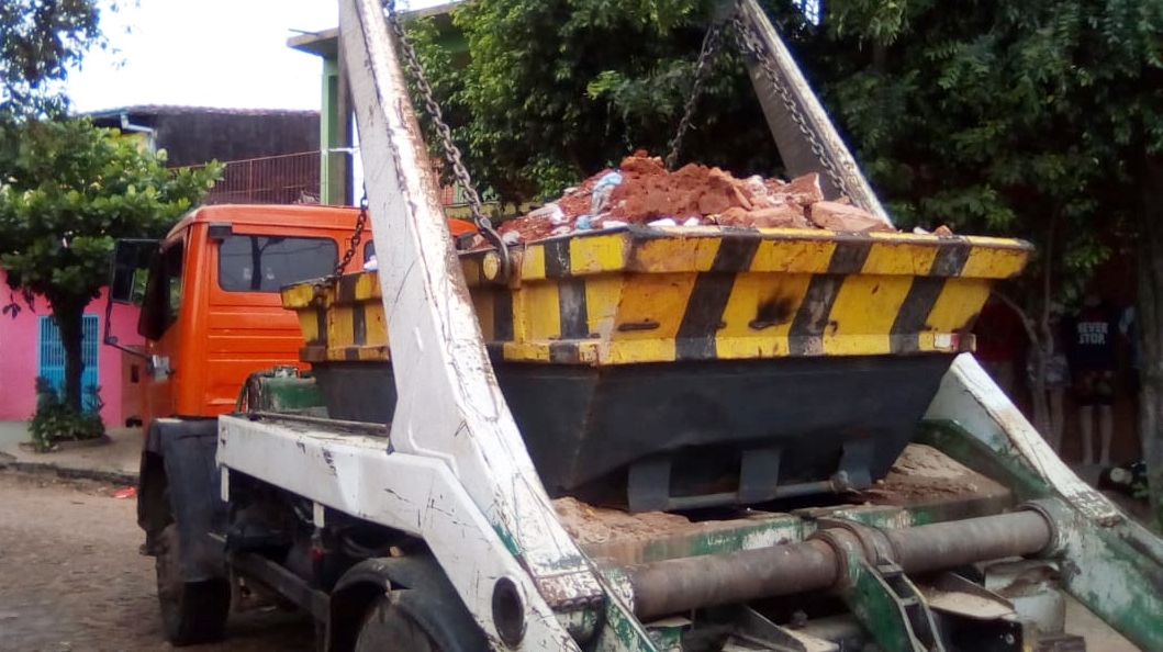 Intervienen un camión de contenedor por tirar sus residuos sólidos en el Mburicaó