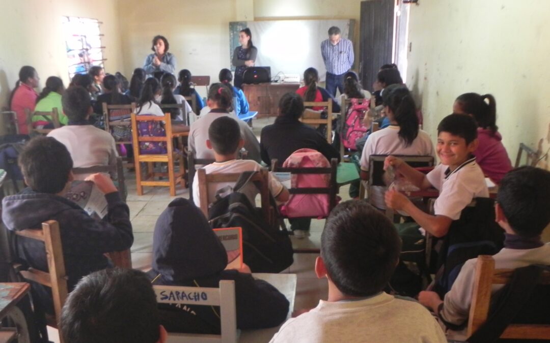 MADES brinda charlas sobre uso del mercurio a estudiantes de las escuelas de Paso Yobái
