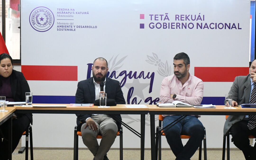 Ministro del Ambiente se reunió con directores del MADES