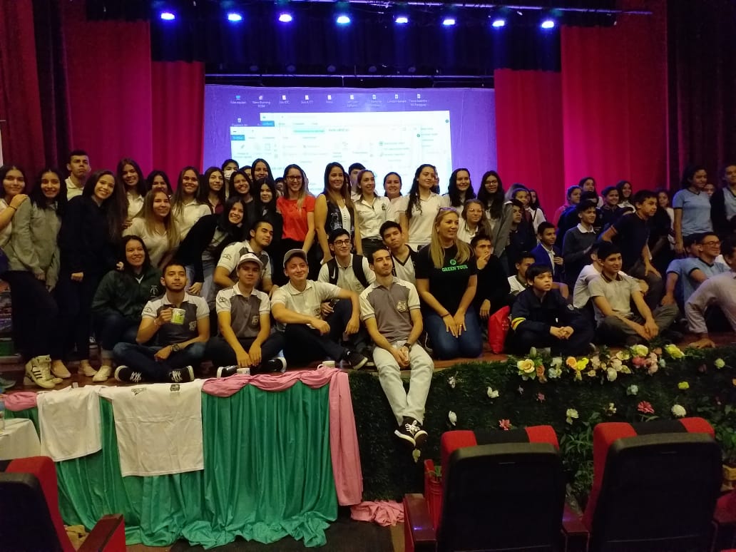 Foro Ambiental con gran participación de jóvenes en el Teatro Municipal de San Lorenzo
