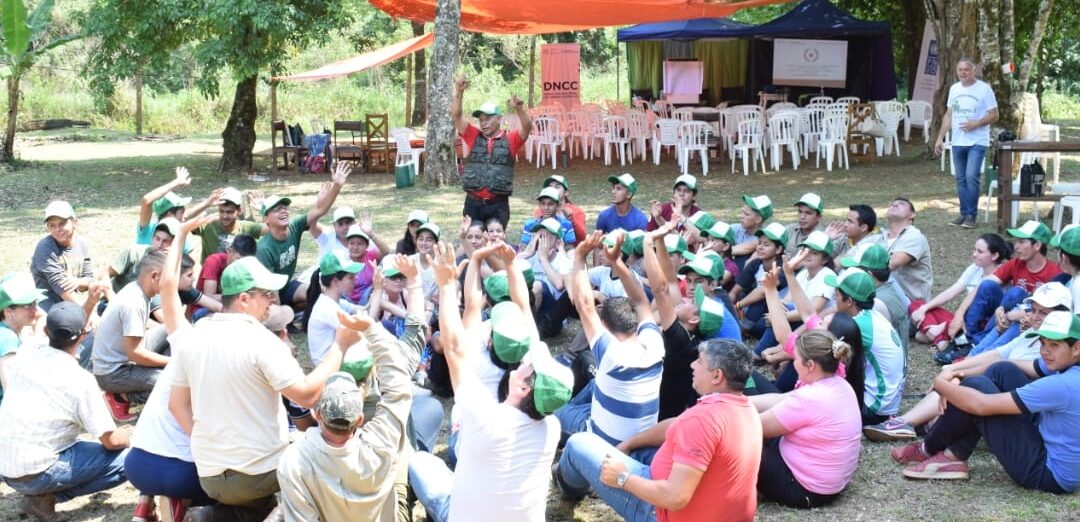 Campamento Ambiental con participación de jóvenes de la zona de amortiguamiento del Parque Nacional Caazapá