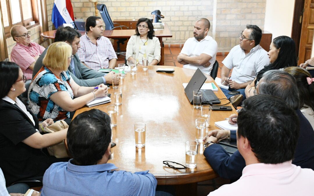 Ministro recibió a representantes de Chortitzer y se reunió con poseedores de Servicios Ambientales