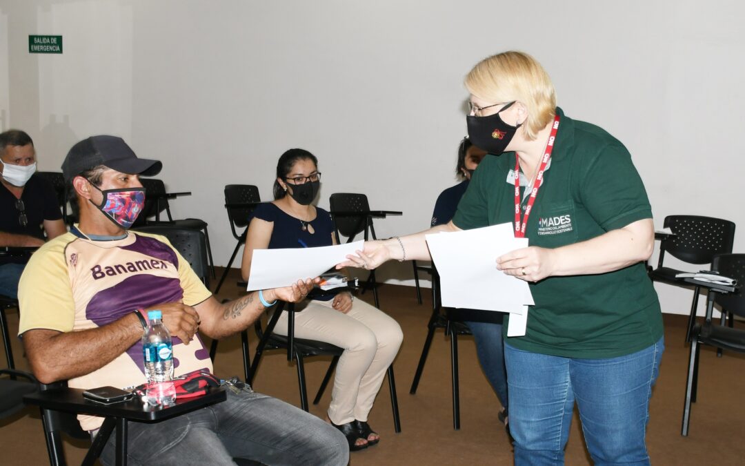 Autoridades del MADES se reunieron con gancheros de Cateura