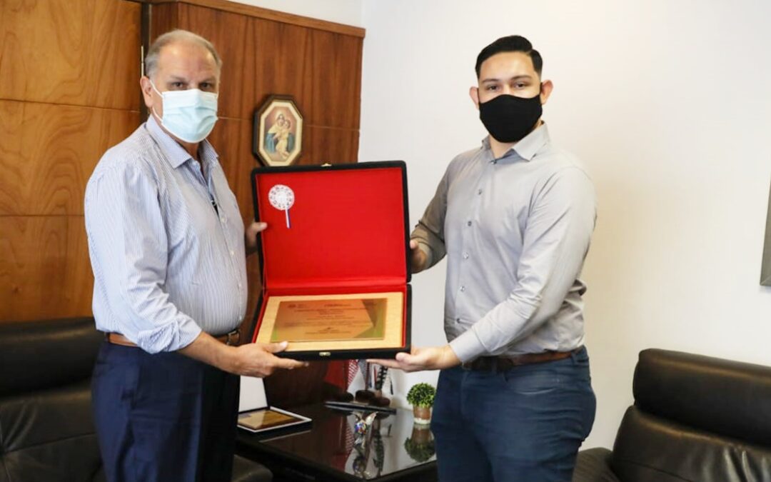 Reconocimiento del MADES al Ministro de la SEN