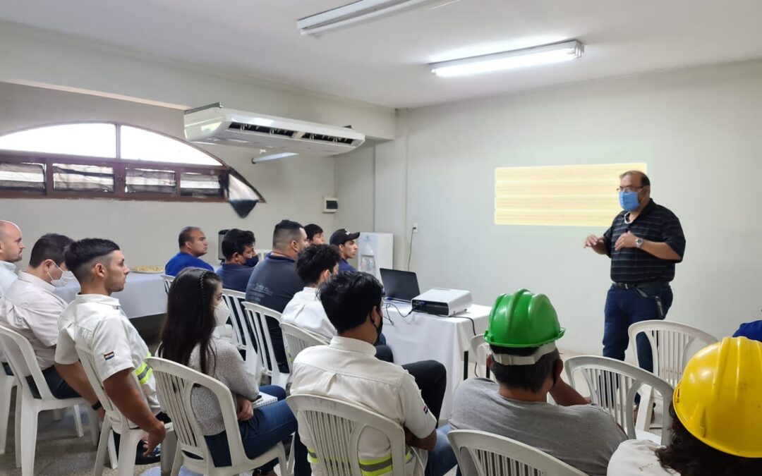 Capacitan en buenas prácticas ambientales a funcionarios de Puerto Caacupe-mí