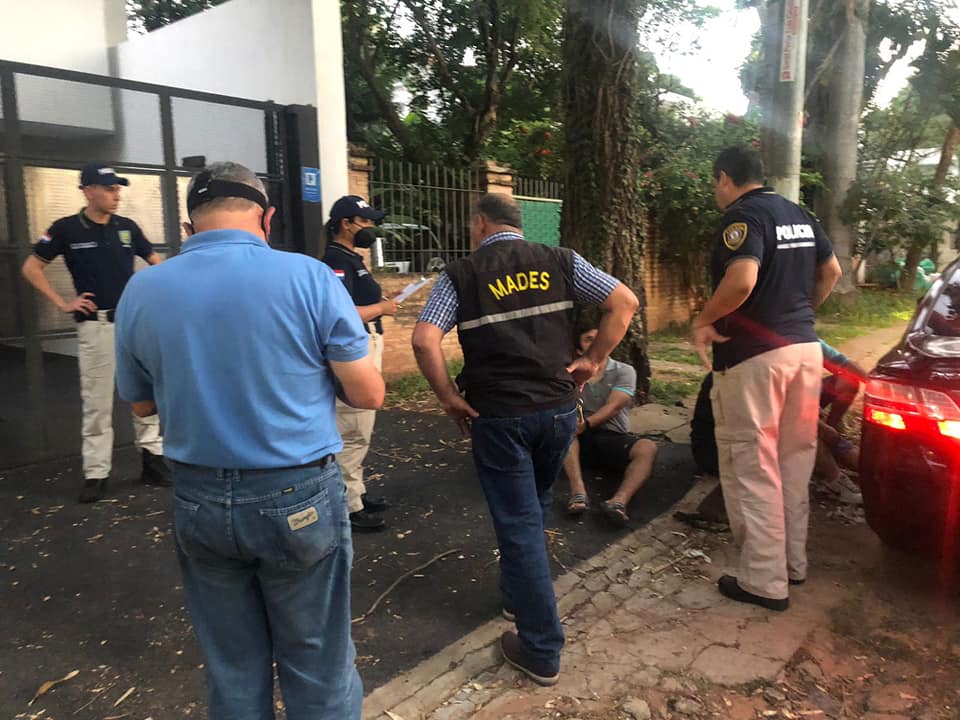 Multa de 10.000 jornales mínimos a supuestos responsables del comercio ilegal de Guacamayo Azul