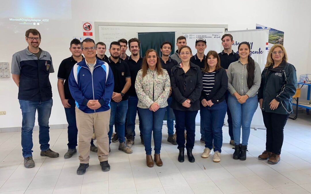 Capacitan a estudiantes y técnicos en refrigeración de Loma Plata