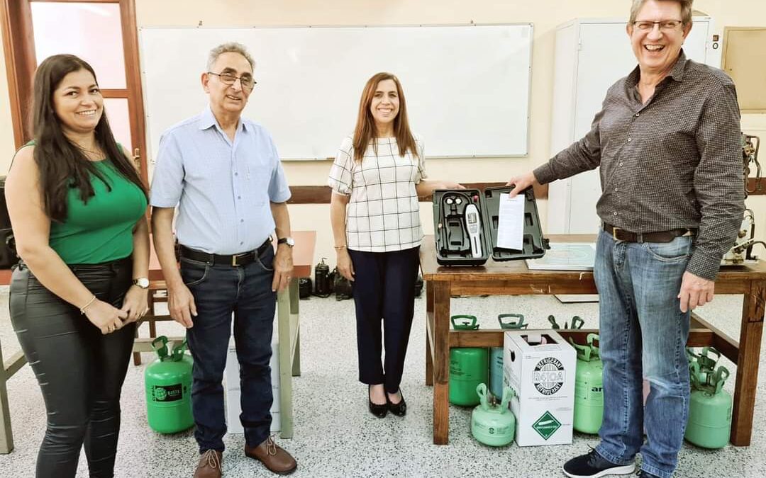 Entregan equipo detector de fuga de refrigerantes al Centro de Formación Profesional