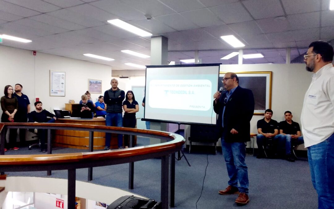 Capacitan sobre temas ambientales a personales de la empresa Tecnoedil S.A
