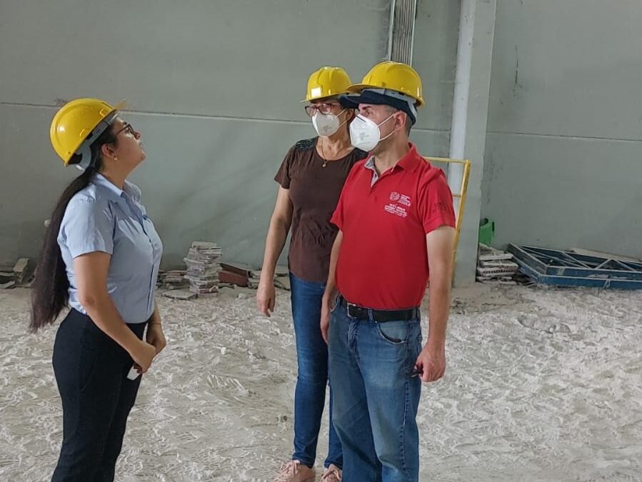 Sensibilización: Calidad de aire fue tema central en visita a productores de cal y cemento