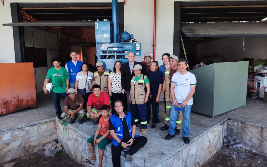 Entregan una Prensa Hidráulica de Residuos a la Asociación de Recicladores del Barrio San Francisco