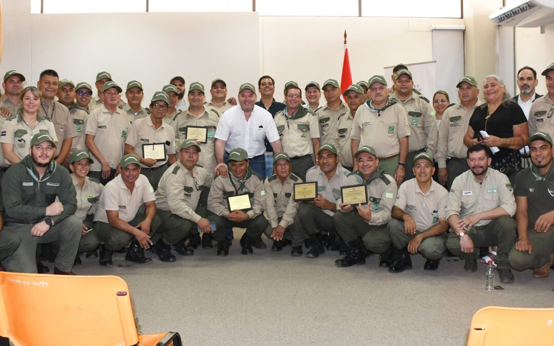 Guardaparque: La noble labor de proteger la riqueza natural del Paraguay