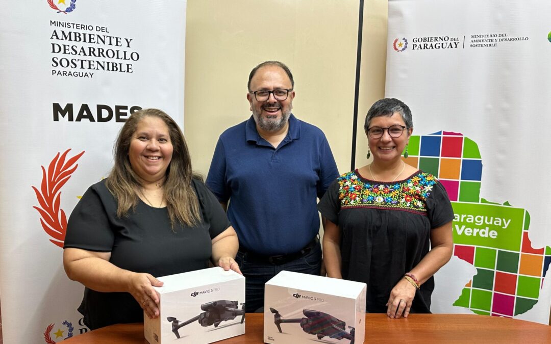 Mades recibe drones para fortalecer el monitoreo de bosques en el marco de certificados ambientales
