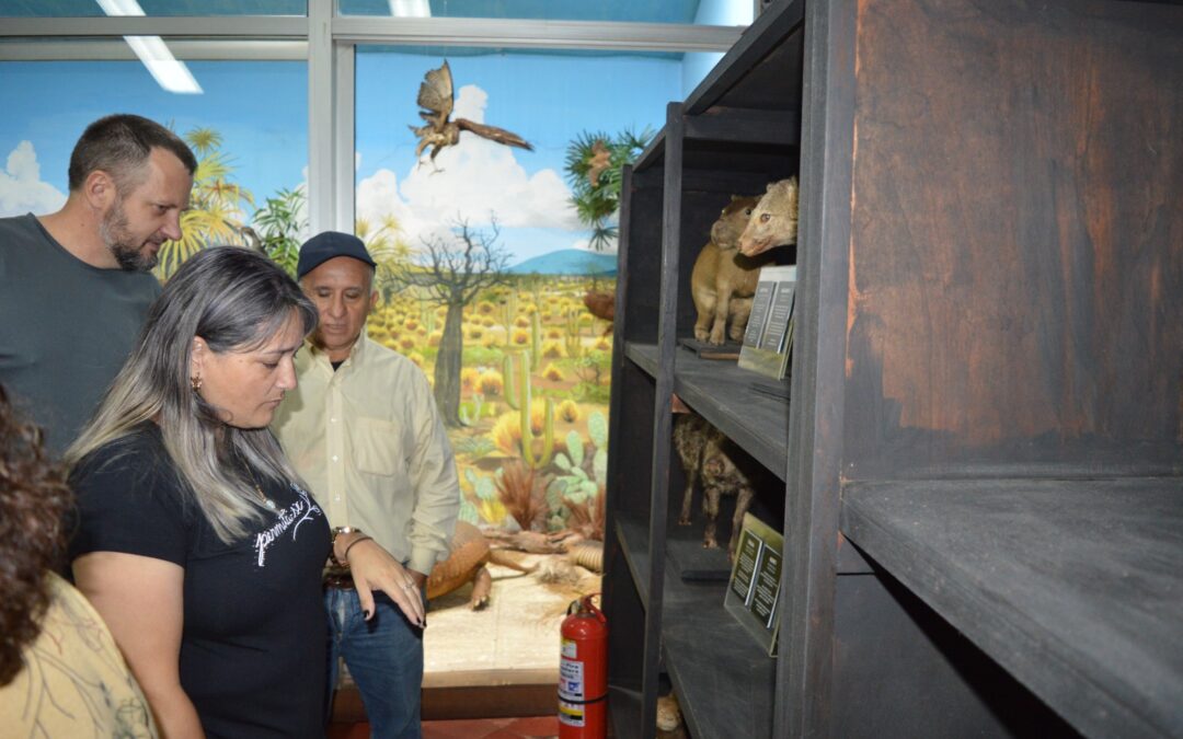 Científicos visitan el Museo Nacional de Historia Natural del Paraguay para profundizar sus investigaciones