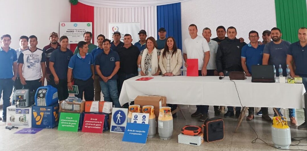 Entrega de equipos para el proyecto de Recuperación, Reciclaje y Almacenamiento de Gases Refrigerantes en San Estanislao