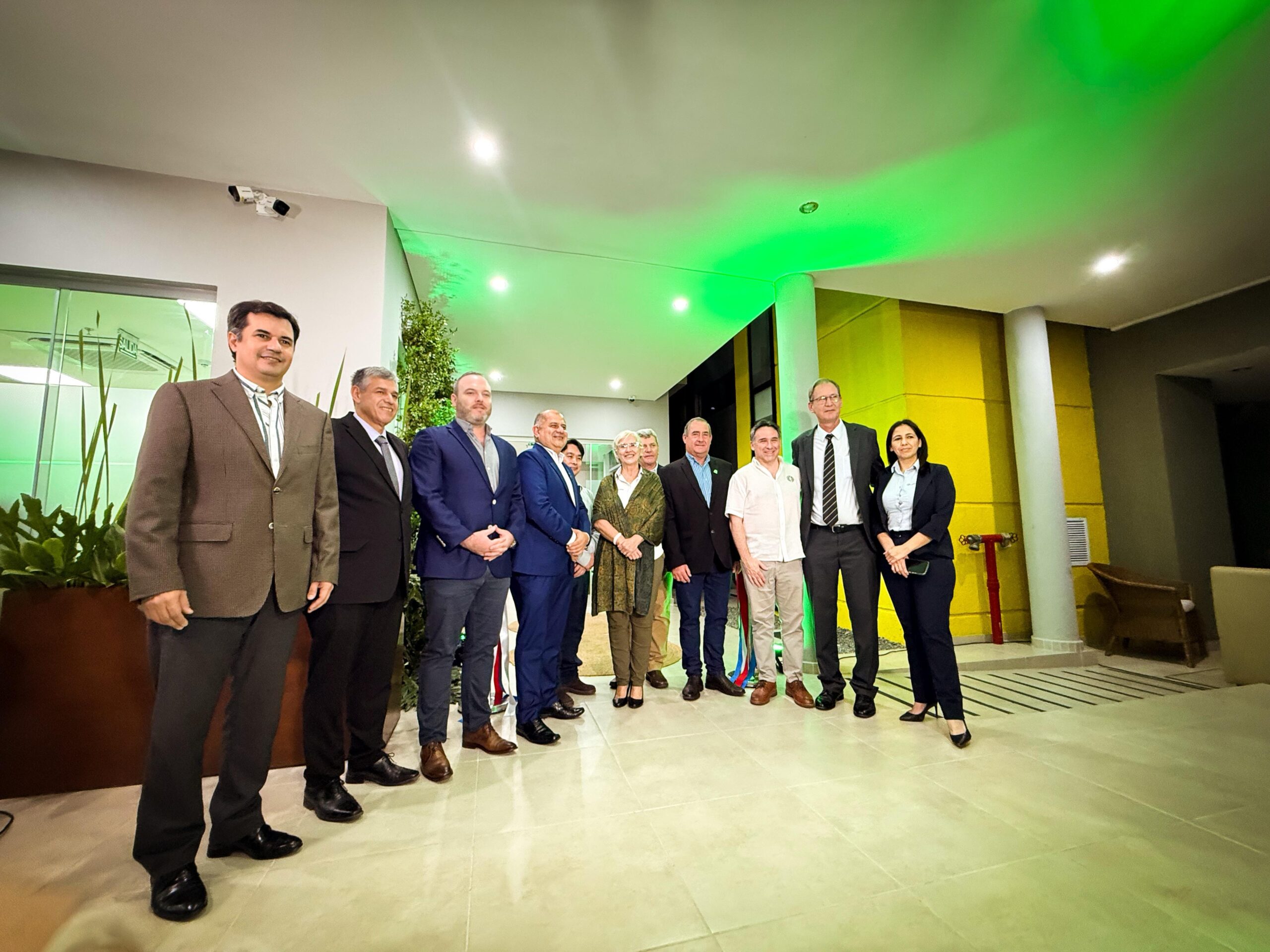 Ministro del Ambiente participa en inauguración de nuevo edificio cooperativo