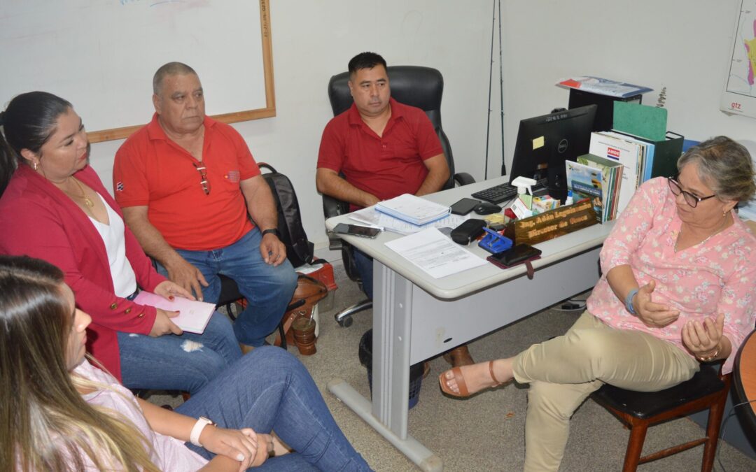 MADES y productores acuícolas fortalecen trabajo conjunto para el desarrollo del sector