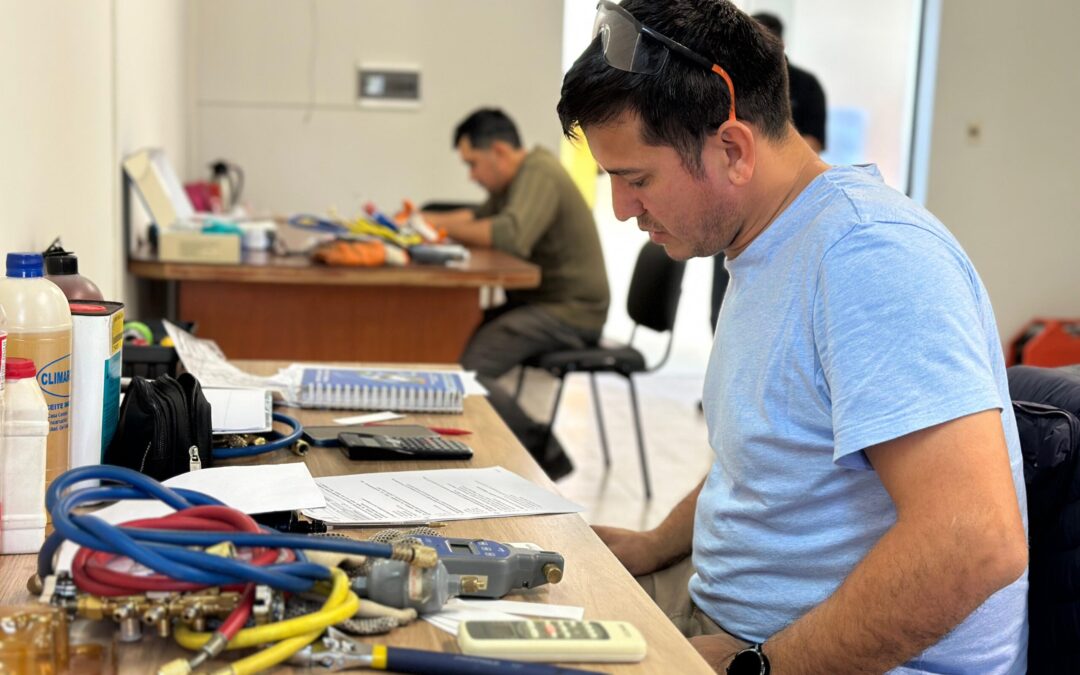 MADES y el INTN certifican a técnicos del sector de refrigeración y climatización
