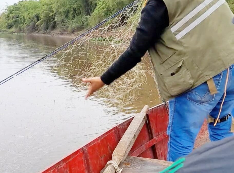 Retiran redes de monofilamento y espineles en aguas del río Manduvirá