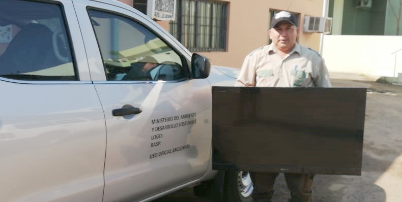Entregan un televisor para guardaparques de Paso Bravo