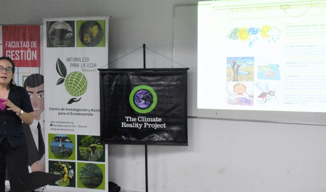 Disertación sobre la Política Nacional de Cambio Climático en la UNIDA
