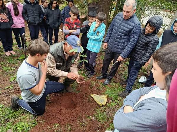 Guardaparques del MADES promueven conciencia ambiental en Potrero del Carmen