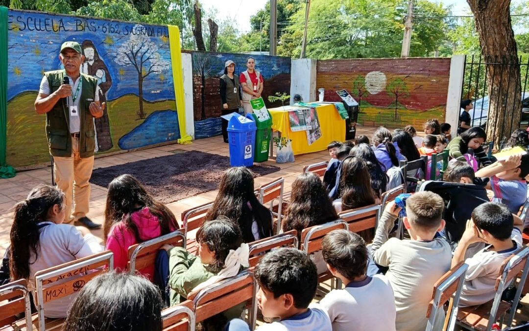 Compromiso ambiental desde las aulas: MADES lleva jornada ambiental a Limpio