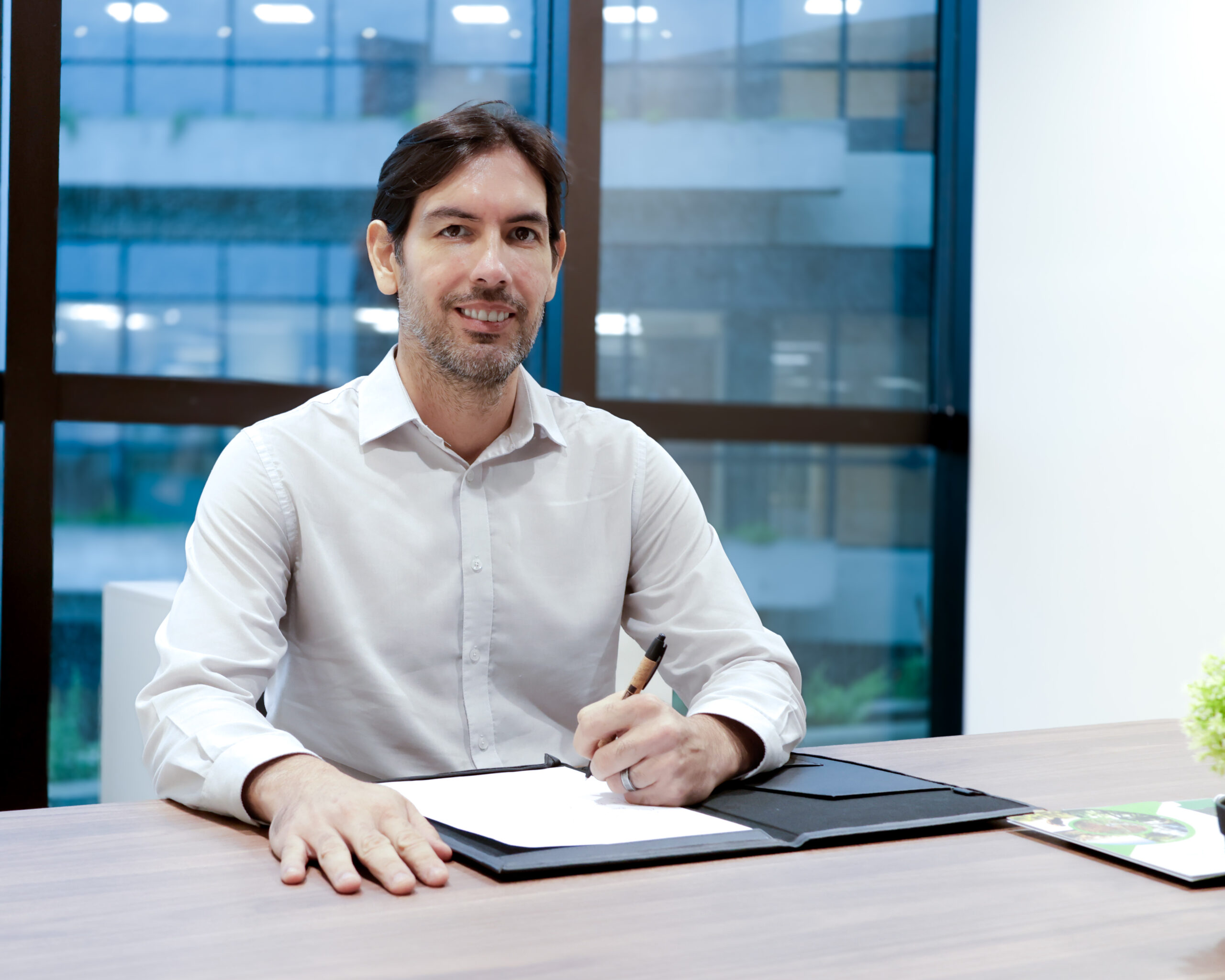 Dr. Vet. Carlos Alberto Monges Oggero